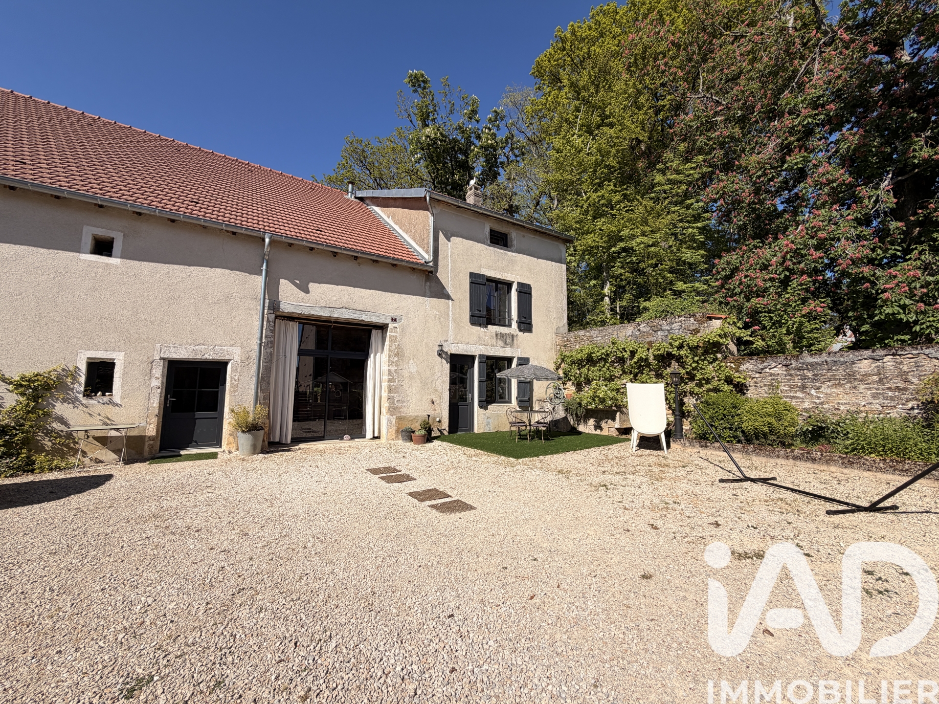 Maison de 251 m² à Saint-Broingt-les-Fosses (52190)